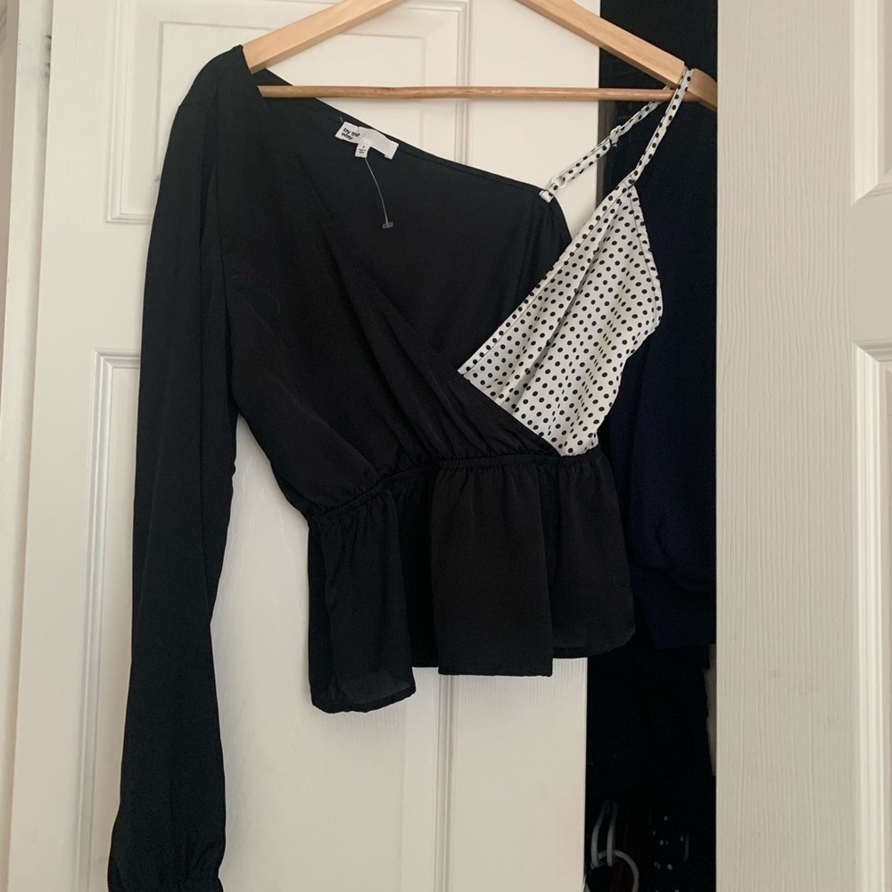 Revolve wrap top - Picture 7 of 9